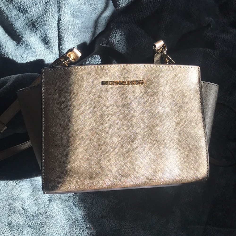 Gold Michael Kors purse ✨